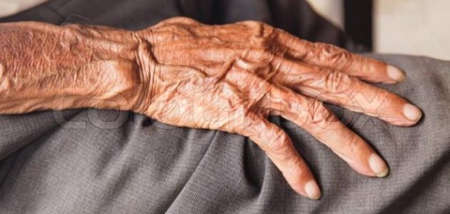 تفسير رؤية عجوز شريرة في المنام لابن سيرين