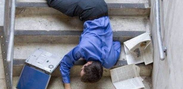 تفسير السقوط من على السلم في المنام لابن سيرين